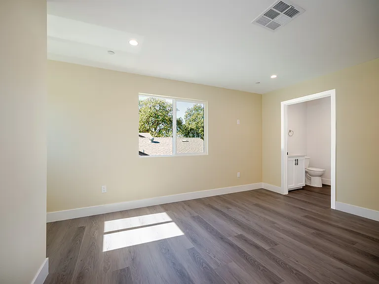 24743 Valley St #1 — Photo 16