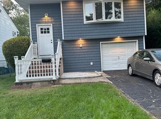 19 Salem Pl, Copiague, NY 11726