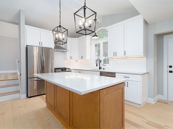 3rd image of 11825 Brook Hill Ct