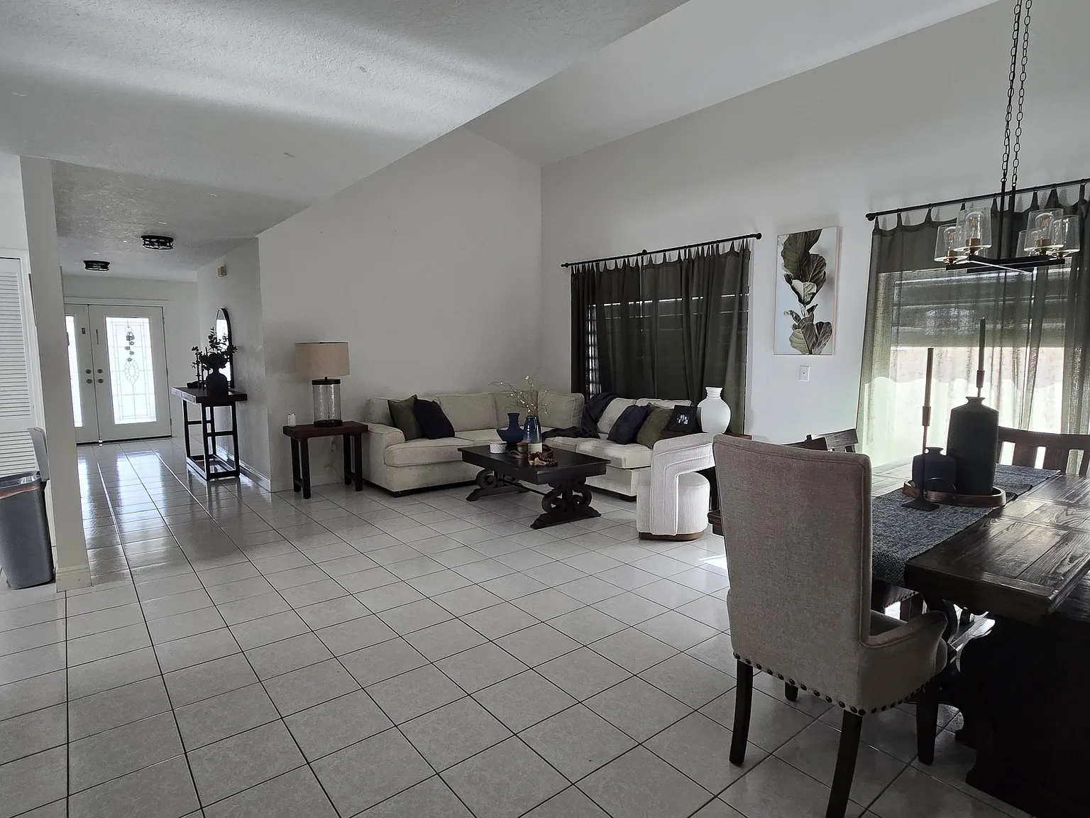 NW 194th Ter, Miami Gardens — Photo 4