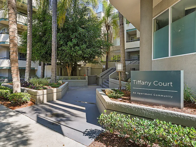 Tiffany Court — Photo 28