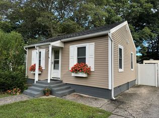 5457 Expressway Dr N, Holtsville, NY 11742