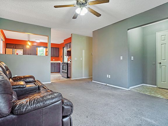 5th image of 406 Austin Cir