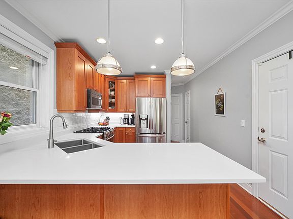3rd image of 3652 N Damen Ave Unit 2