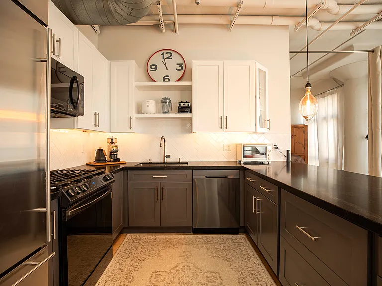 330 W 11th St #306 — Photo 2