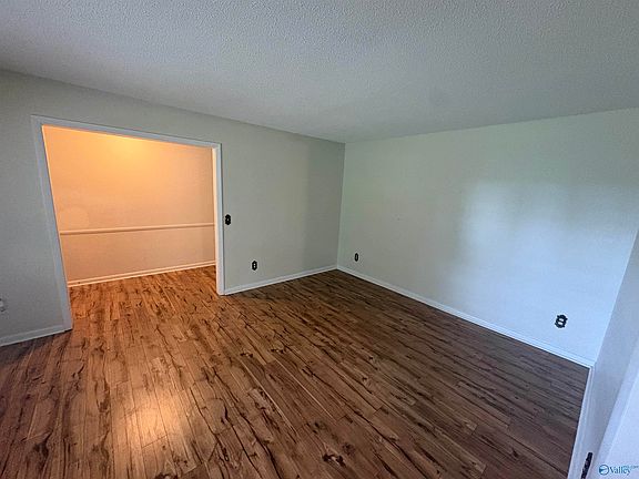 4th image of 605 Trenholm Memorial Dr