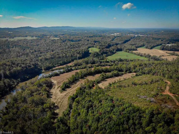 650 Greenwood Cir, Elkin, NC 28621