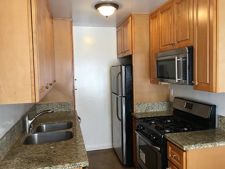 2128 Penmar Ave #4 — Photo 6
