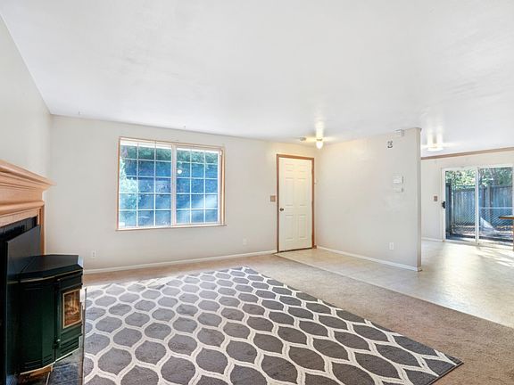 3rd image of 9505 204th Ave E