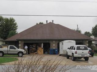 921 N Main St, Nixa, MO 65714