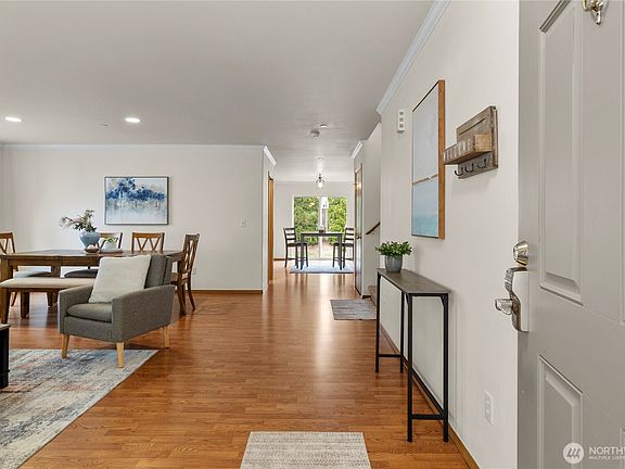 5th image of 1662 Jensen Avenue