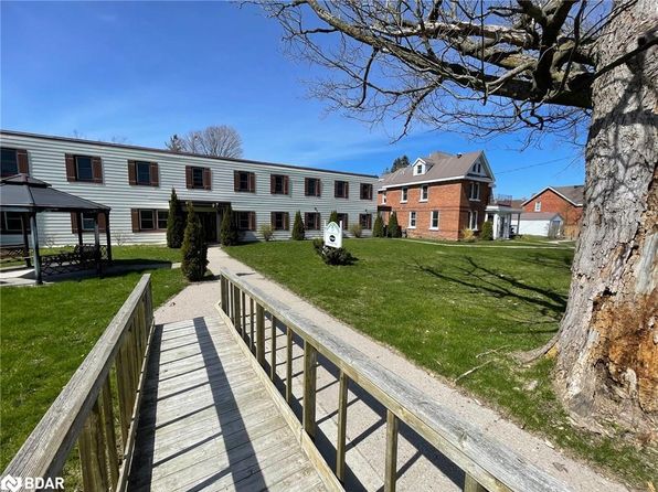 39 Poyntz St, Penetanguishene, ON L9M 1N5