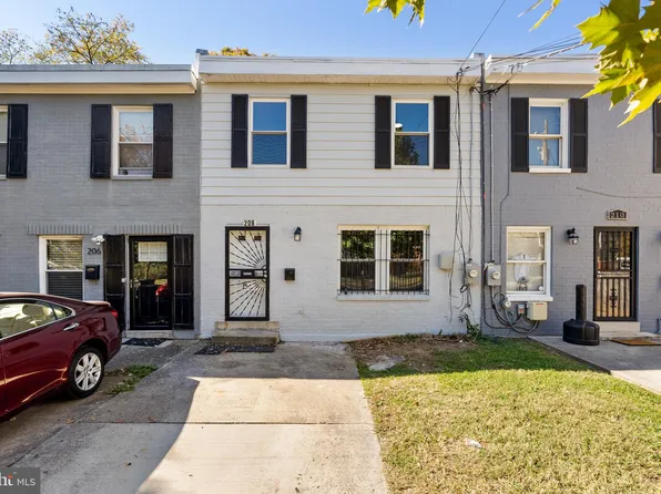 208 56th Pl NE, Washington, DC 20019