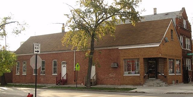 2nd image of 2501 S Whipple St