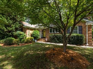 2900 Robin Hood Dr, Greensboro, NC 27408