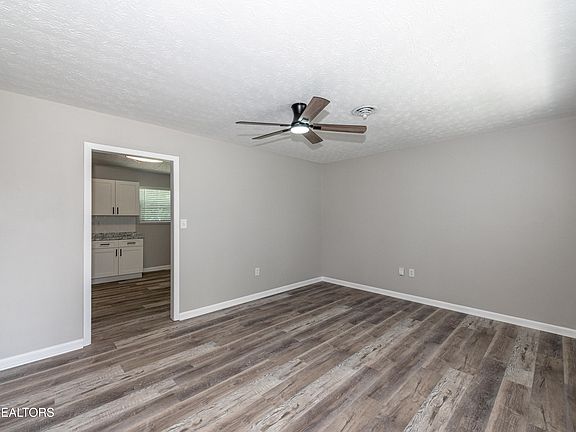4th image of 677 Grant St