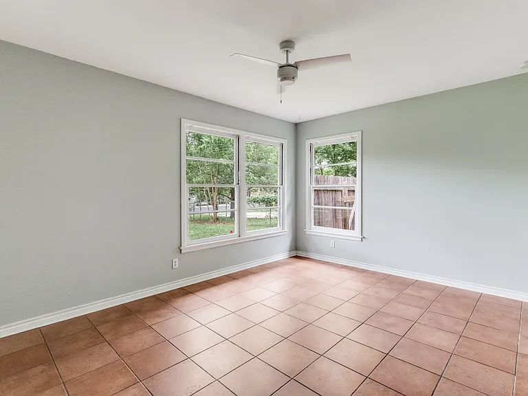 11504 Oakwood Dr — Photo 16