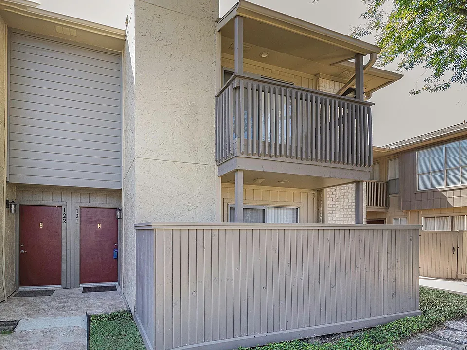 1900 Bay Area Blvd #121