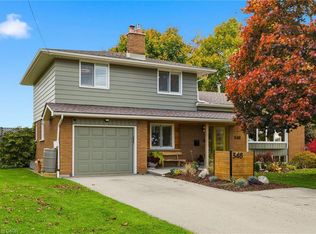 348 Sydenham Rd, Hamilton, ON L9H 5E2