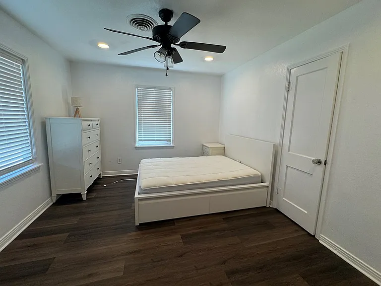 705 Ainslee St — Photo 15
