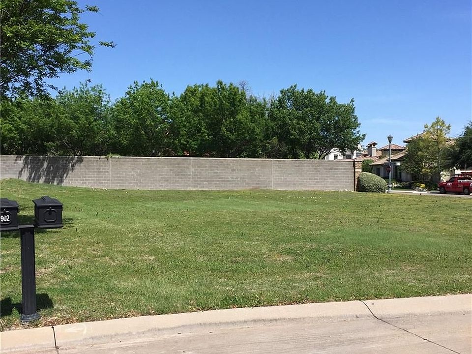 2nd image of 900 Cantabria Ct
