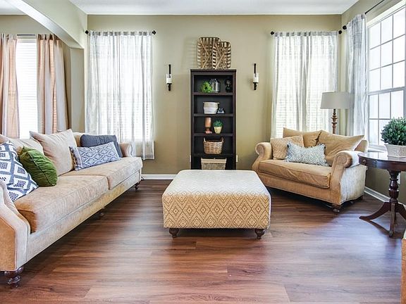 4th image of 317 James Cir