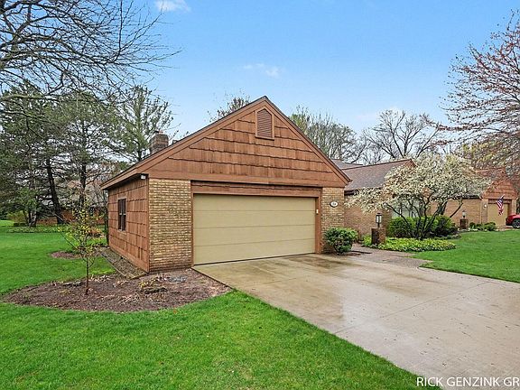 2nd image of 314 Foxcroft Cir