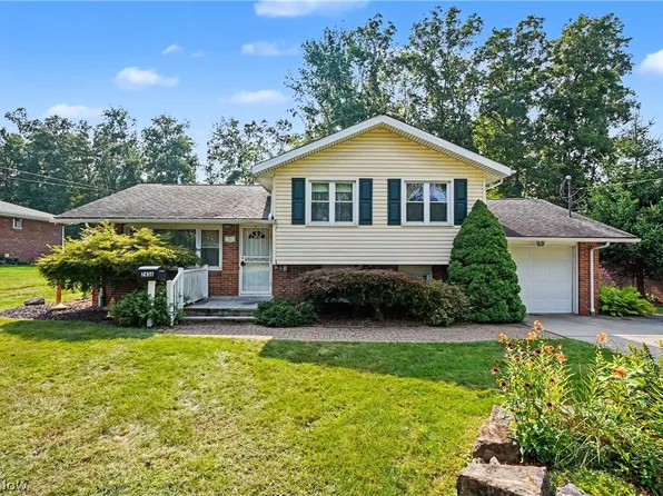 7436 Sugartree Dr, Youngstown, OH 44512