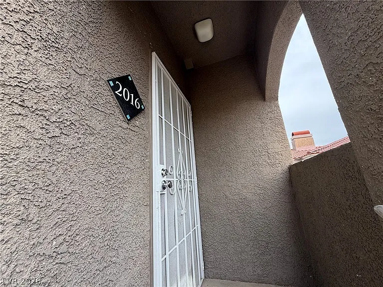 5525 W Flamingo Rd #2016 — Photo 4