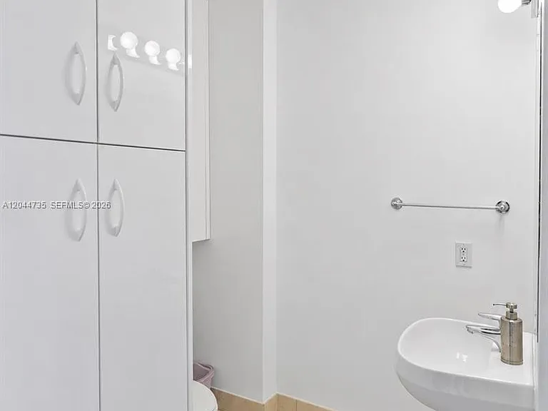 1900 N Bayshore Dr #715 — Photo 22