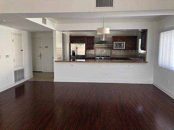 2nd image of 11848 1/2 Kiowa Ave #Penthouse 6