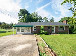 2906 Electric Dr, Winston Salem, NC 27107