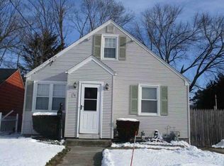 54 Larchmere Dr, Rumford, RI 02916