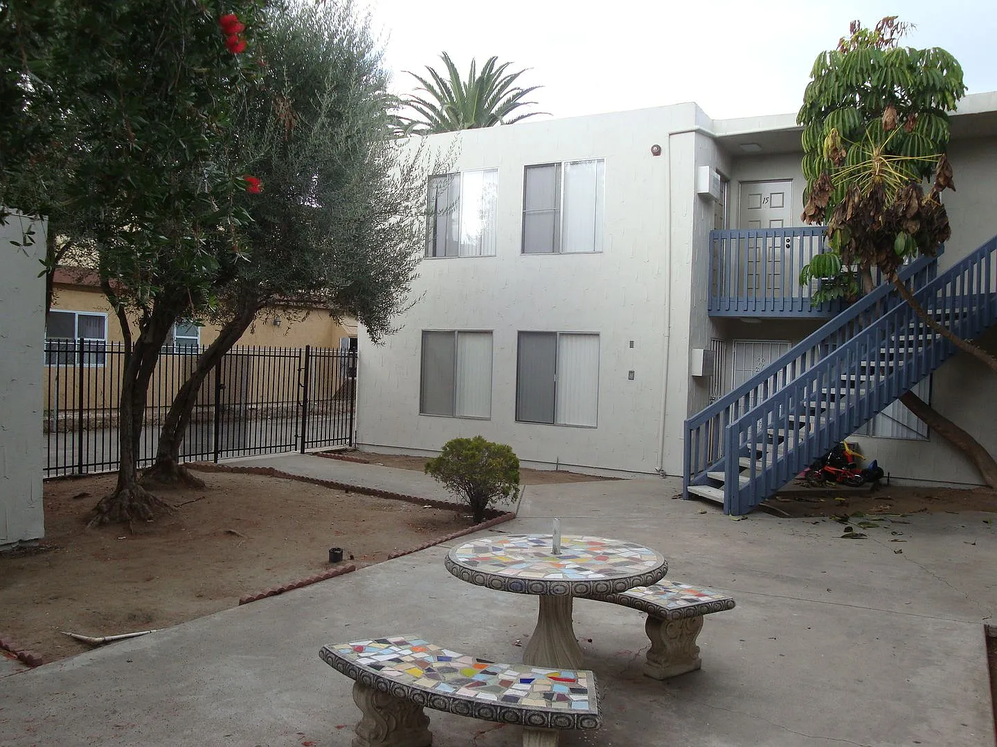 Menlo / Talmadge Villas — Photo 2
