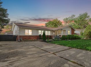 672 Grosvener Ln, Elk Grove Village, IL 60007