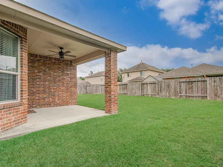 21379 Village Crossing Ln — Photo 27