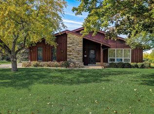 W184N8215 Tours Dr, Menomonee Falls, WI