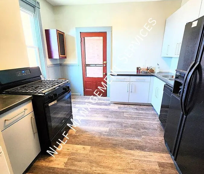 4043 Penn Ave #2 — Photo 1