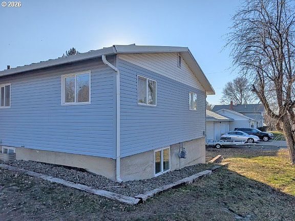 3rd image of 1380 Detroit St