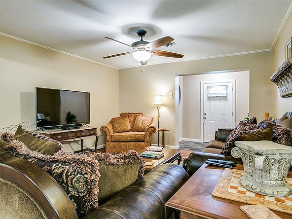 5th image of 618 Cambridge Dr