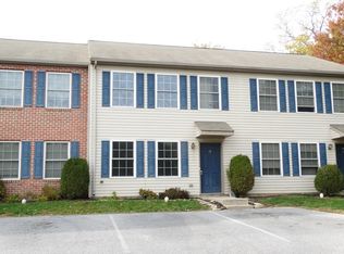 15 Diamond Spring Cir, Akron, PA 17501