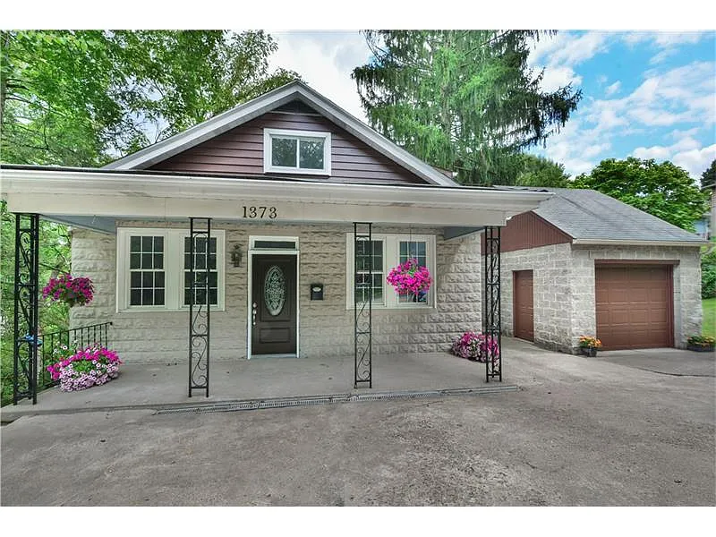 1373 Grove Rd photo 1