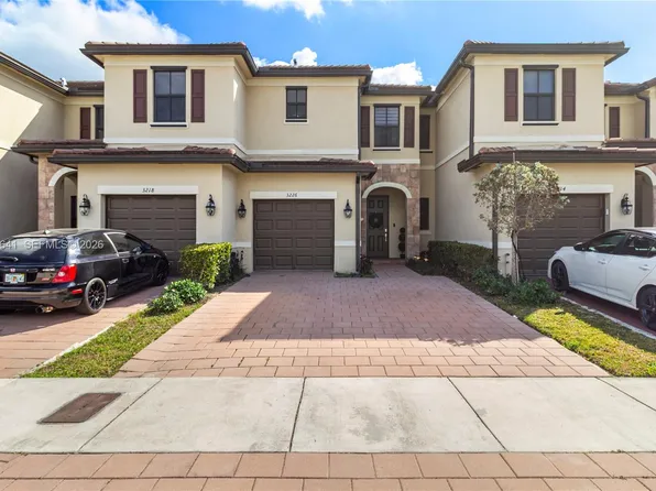 3226 W 108th St, Hialeah, FL 33018