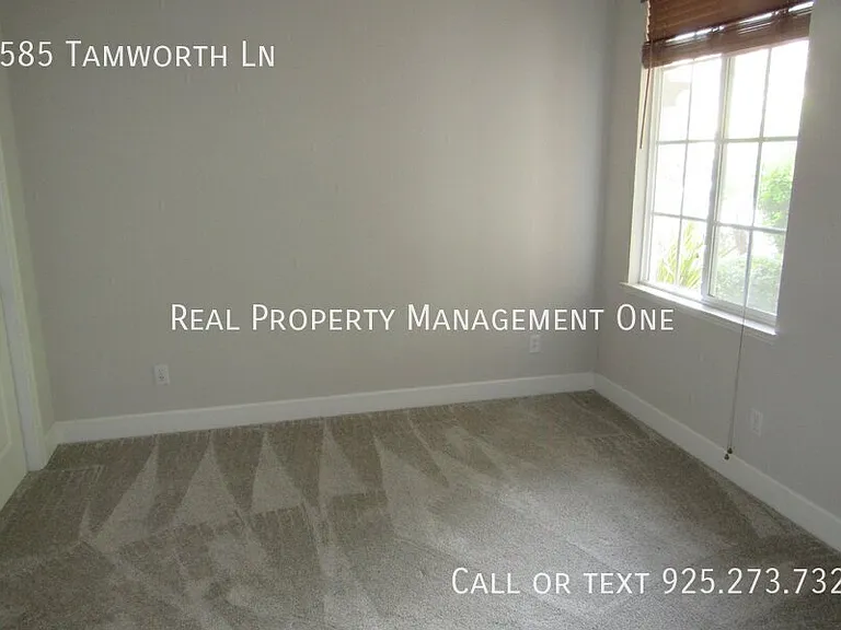 2585 Tamworth Ln — Photo 13