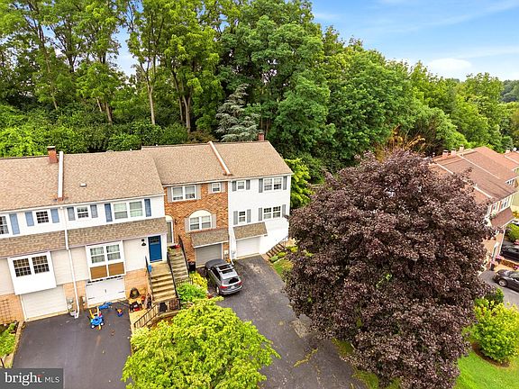 2nd image of 523 Coventry Ln