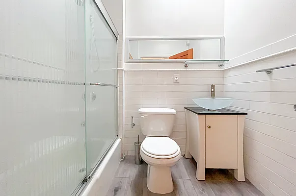 Rented by Coldwell Banker Warburg | media 21