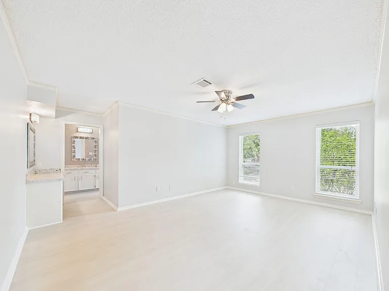 702 Daria Ct — Photo 27