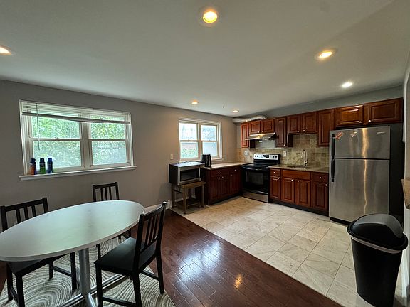 3rd image of 1226 W Jefferson St