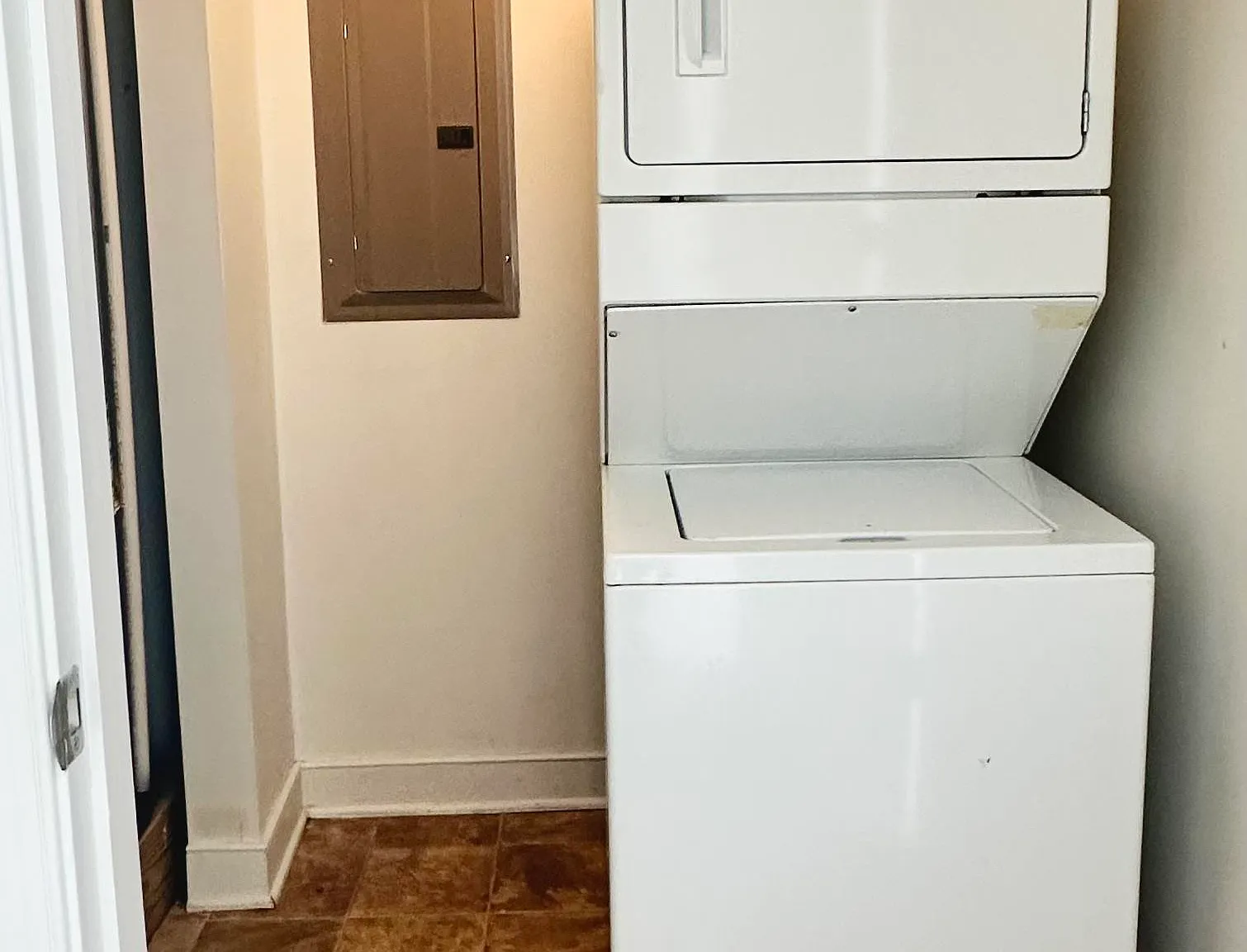2 bed, 1.0 bath, 900 sqft, $1,425 — Photo 3