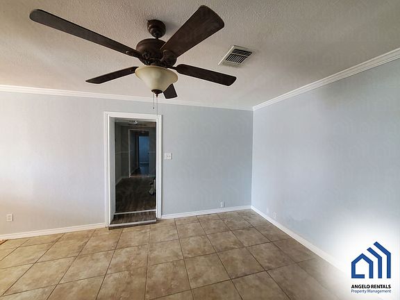 5th image of 301 W Ave S